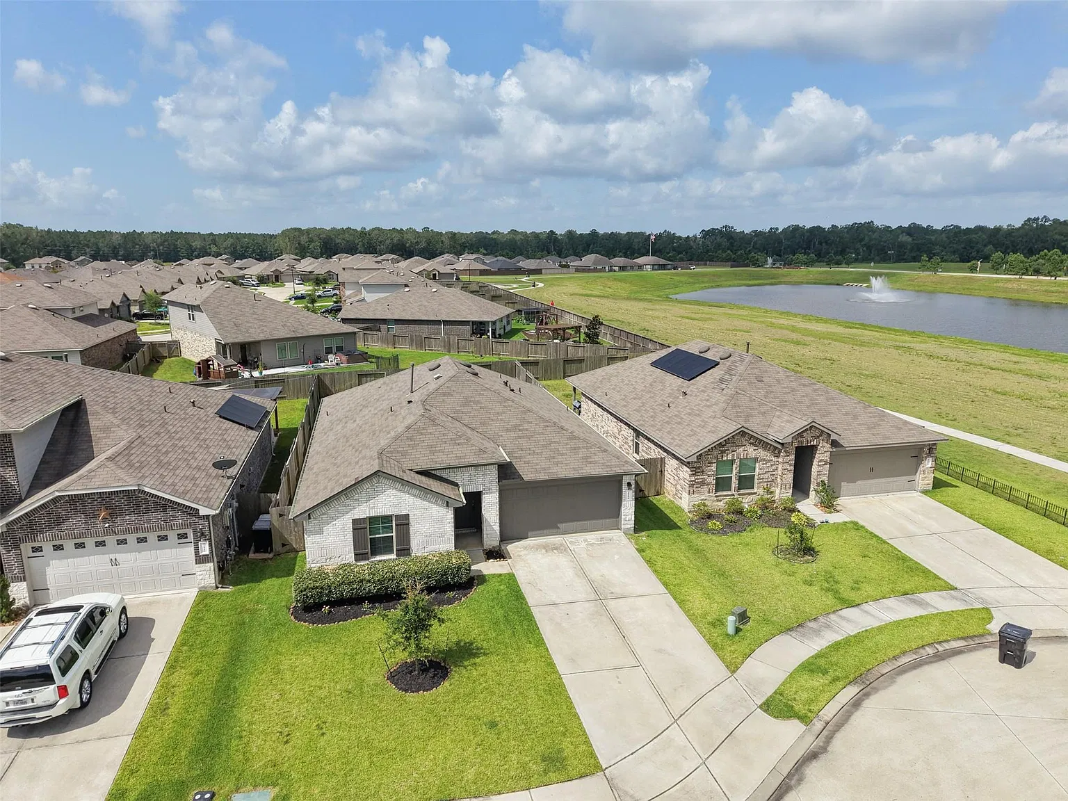 3 bed, 2.0 bath, 1702 sqft, $1,900 — Photo 3