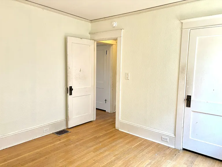3832-3834 N Albina Ave — Photo 20