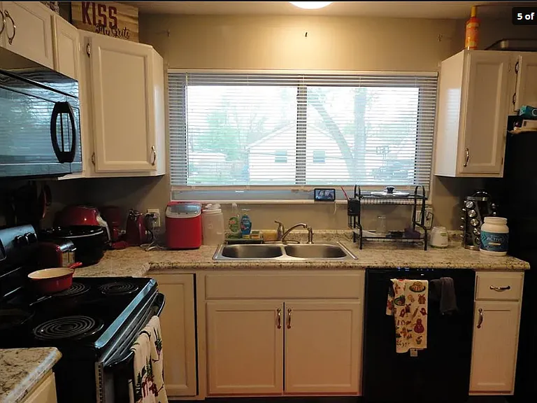 2240 Windsor Dr — Photo 13