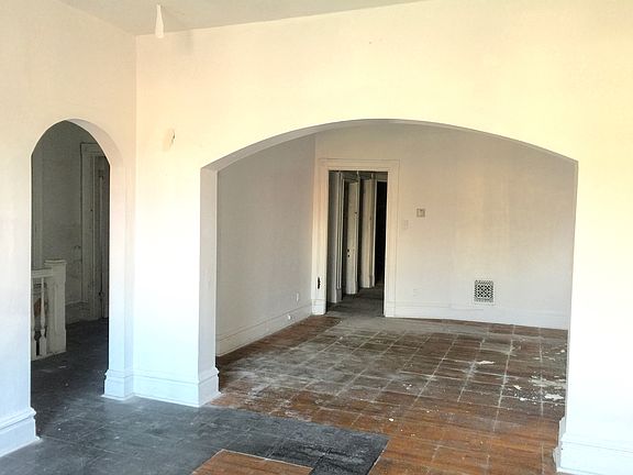 2nd image of 5352 Wells Ave