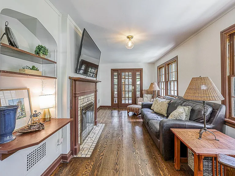 5609 Kenwood Ave — Photo 4