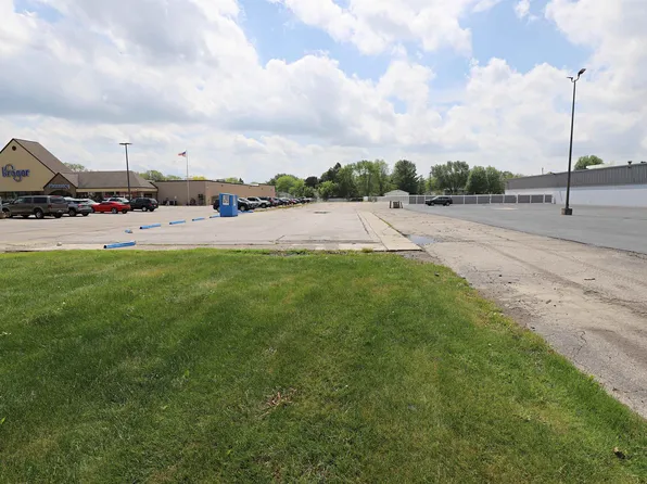 1524 E Pierson Rd, Flushing, MI 48433
