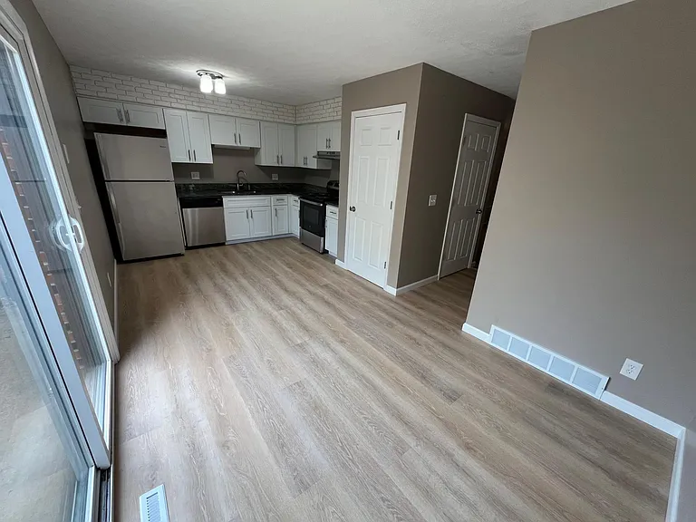 1750 Willoway Cir S — Photo 7