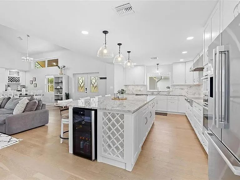 430 Island Cir — Photo 12