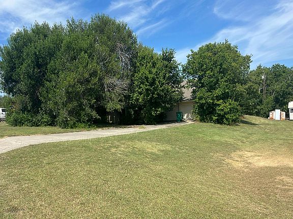 2nd image of 1708 Comanche Dr