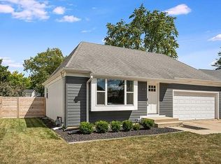 934 Churchill Dr, Naperville, IL 60563