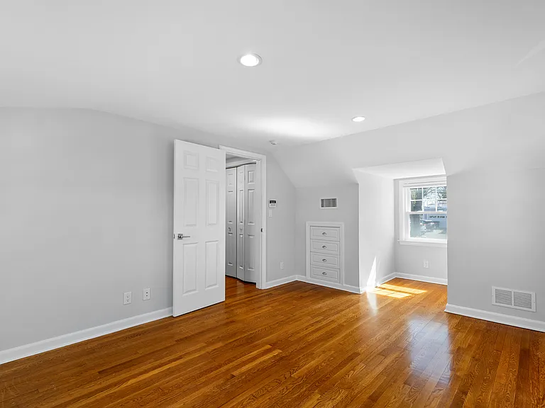 36 Ocean Dr E — Photo 12