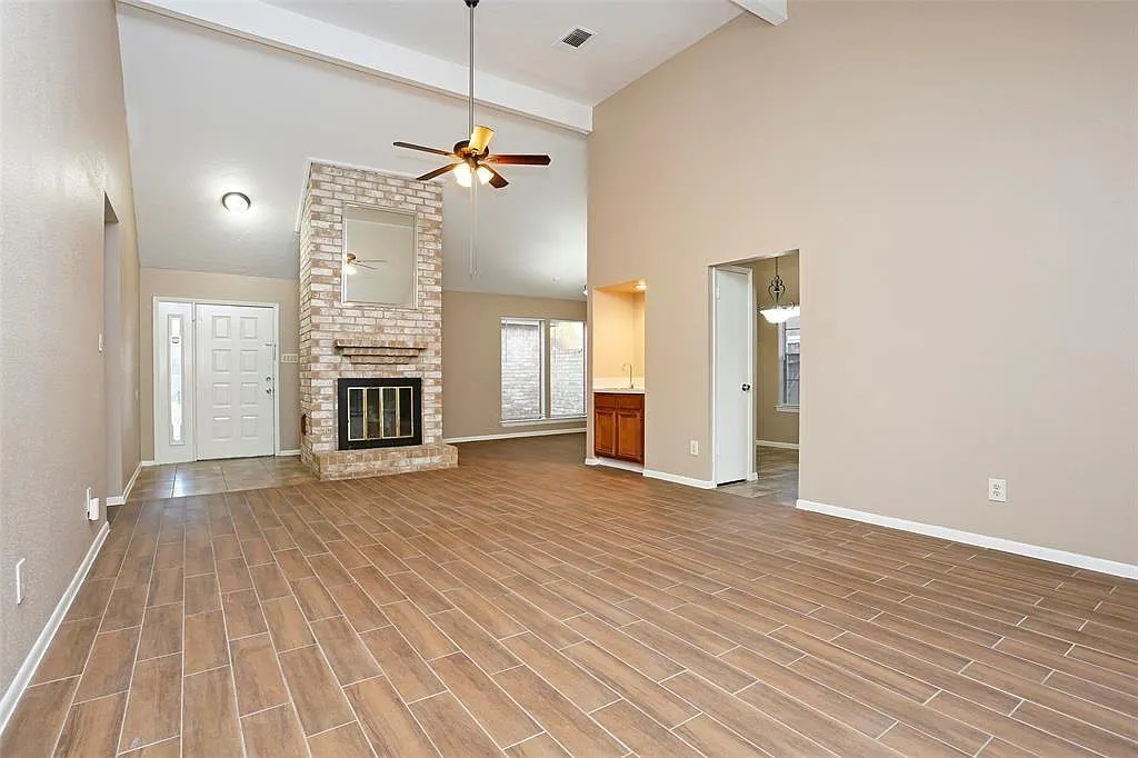 3 bed, 2.0 bath, 1730 sqft, $1,845 — Photo 3