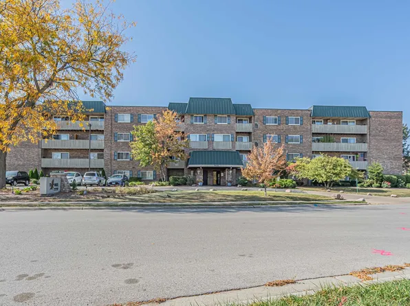 700 Perrie Dr APT 113, Elk Grove Village, IL 60007