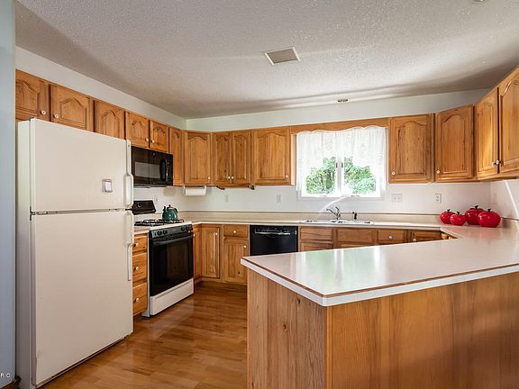 4th image of 231 Kensington Ln