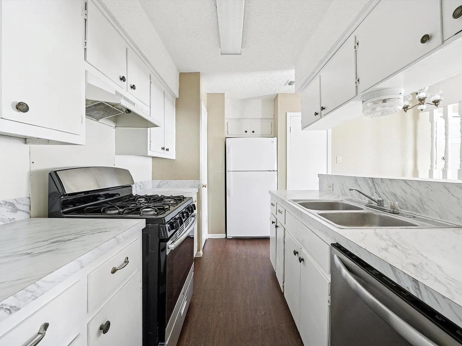 2 bed, 1.0 bath, 1082 sqft, $1,395 — Photo 4
