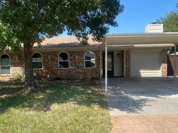 916 Foley Ave, Iowa Park, TX 76367