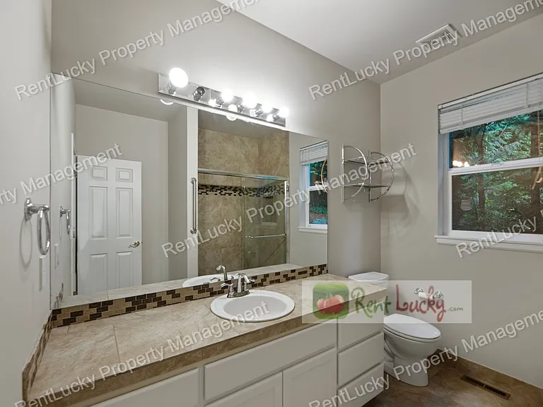 14691 NE 16th St — Photo 22