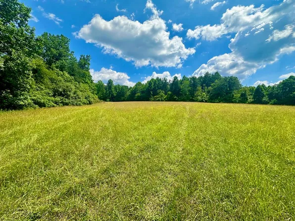 8427 Gumlog Rd, Young Harris, GA 30582