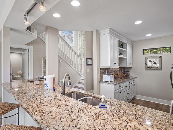 4th image of 252 Kingfisher Dr