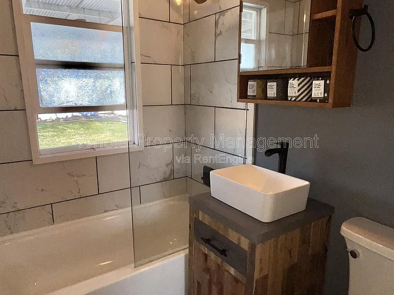 4360 Saint Paul St — Photo 8