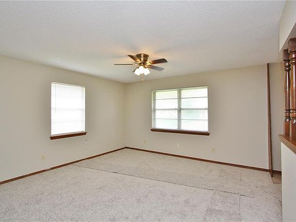 3rd image of 6 Von Elm Ave