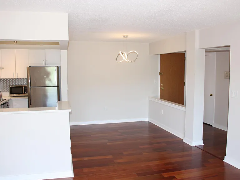 273 Cambridge Rd — Photo 3