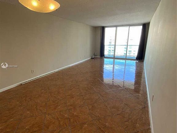 4th image of 19390 Collins Ave APT 1406