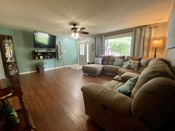 3rd image of 1004 E Cooper Dr