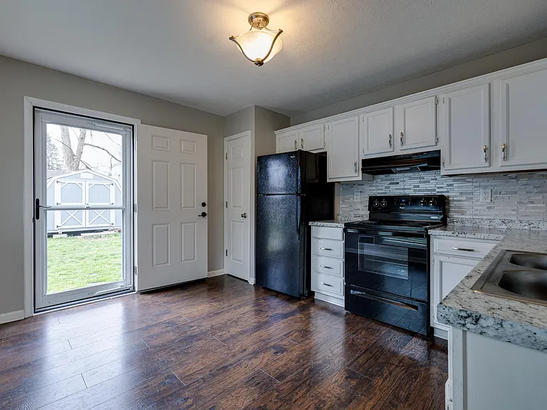 1430 Arling Ave — Photo 5