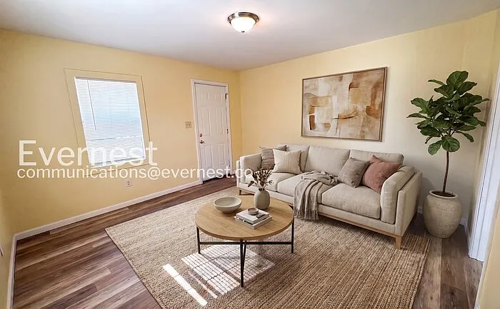 3 bed, 2.0 bath, 1045 sqft, $895 — Photo 2