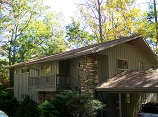 12 Cedarbrook Dr, Hendersonville, NC 28739