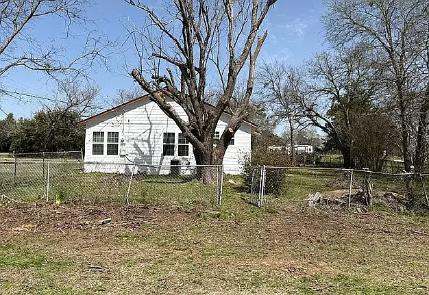 5532 Farm Road 71 E — Photo 6
