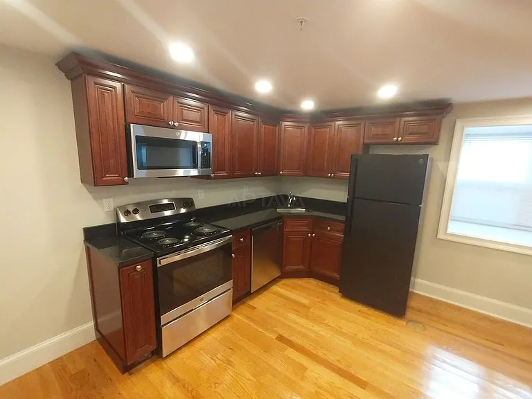 111 Morse St #22 — Photo 4