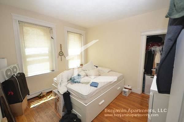 2nd image of 9 Colborne Rd #3SH