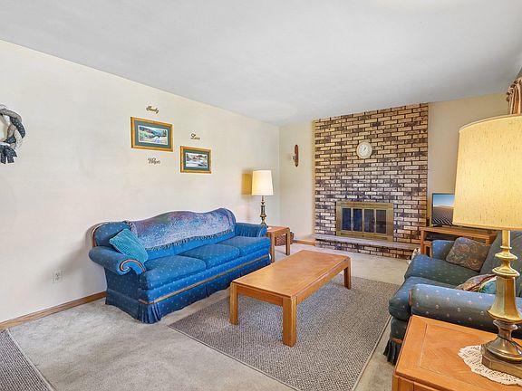 3rd image of 307 Meadowlark Cir