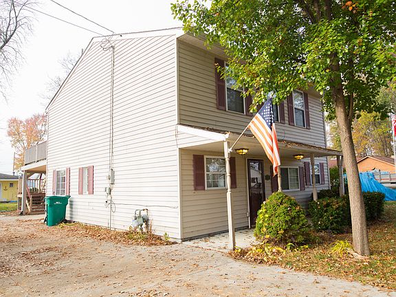 3rd image of 3073 Chestnut Ln NE