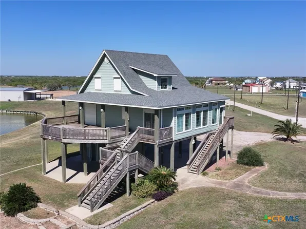114 White Marlin Dr, Port Lavaca, TX 77979