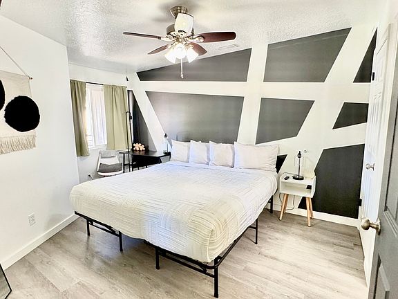 5th image of 929 Harbor Dr #220