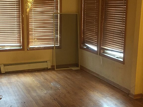 5th image of 2551 W Argyle St