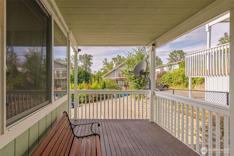 4th image of 361 Earlington Avenue SW
