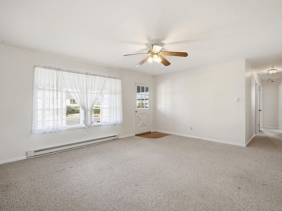 4th image of 133 N Roosevelt Blvd