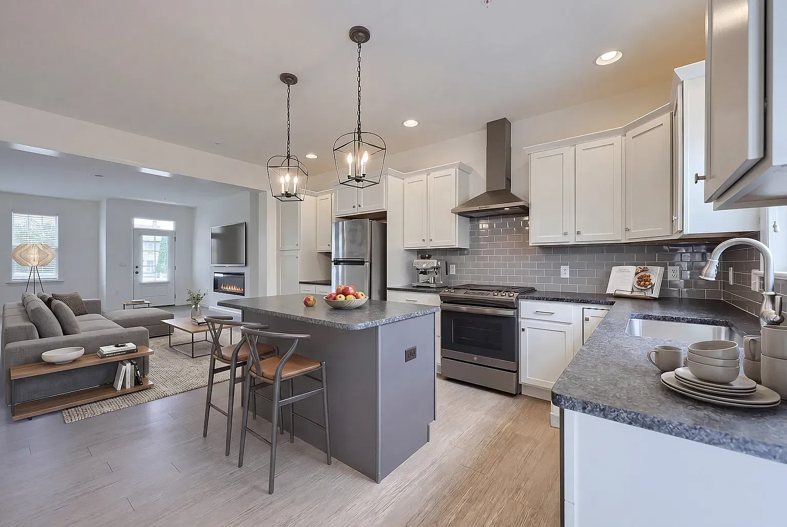 3 bed, 2.5 bath, 2034 sqft, $2,650 — Photo 1