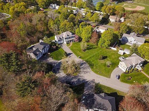3rd image of 5 Green Meadow Dr