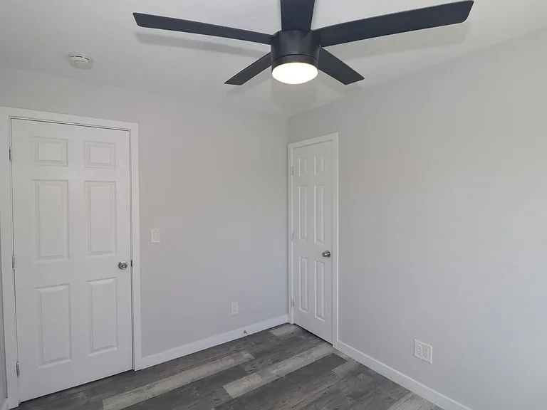 4239 Swift Ave — Photo 17