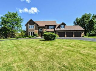 11 Whitman Ter, Hawthorn Woods, IL 60047