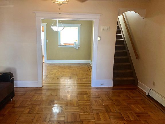 5th image of 101 Abbott St