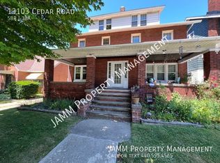 13103 Cedar Rd, Cleveland Heights, OH 44118