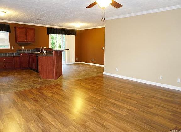 4th image of 189 Winding Cedar Dr