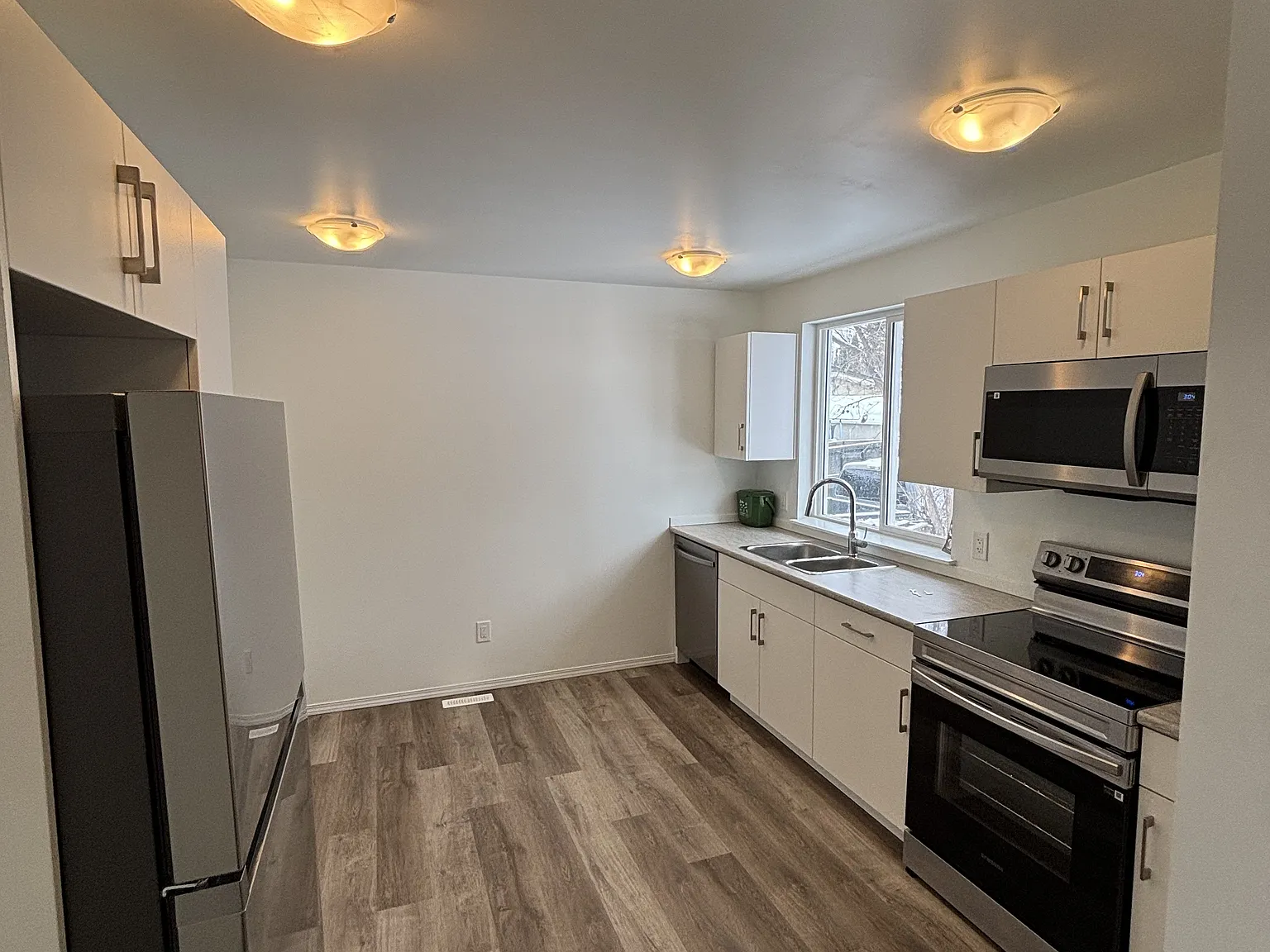SF223 2 Bed 1 Bath Garden suites in Newton 12021 55 Street — Photo 1