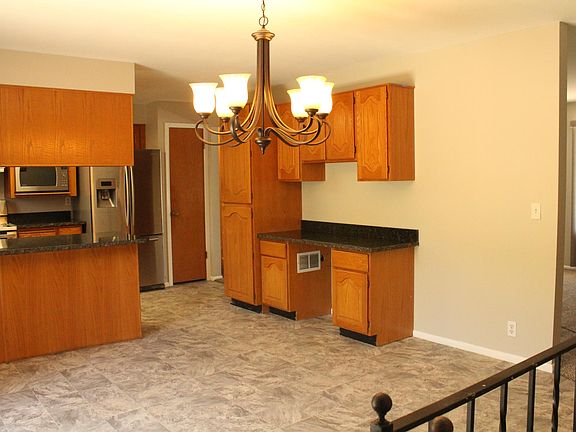 5th image of 2486 W Carl Cir