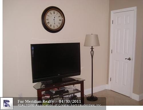 4th image of 1985 NE 3rd St APT 4