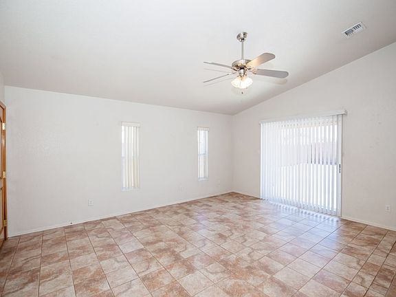 3rd image of 2686 S El Capitan Ave