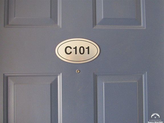 2nd image of 927 Emery Rd APT C101