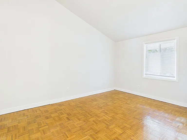 Forest Square Apartments — Photo 22